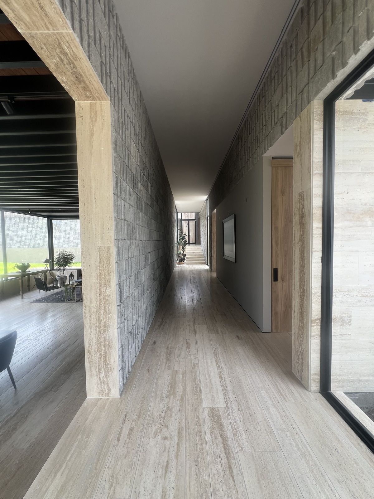 11 de 31: PASILLO HACIA COCINA