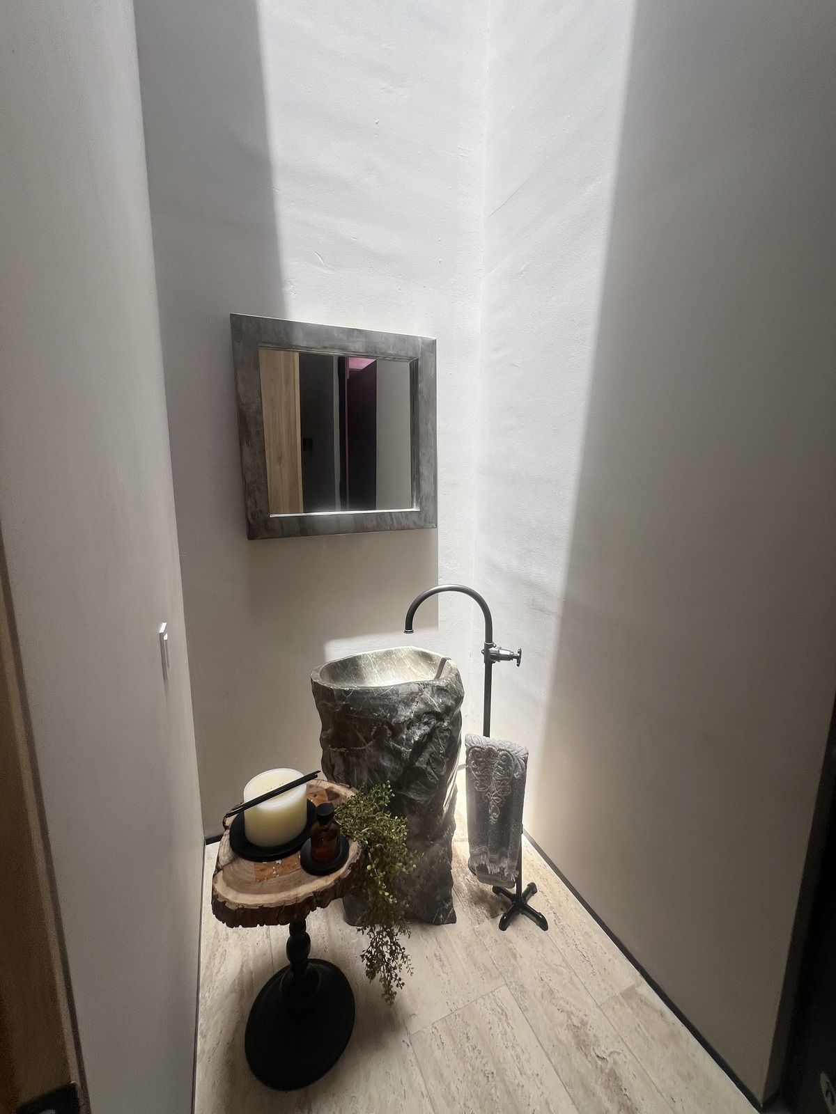 13 de 27: MEDIO BAÑO PLANTA BAJA