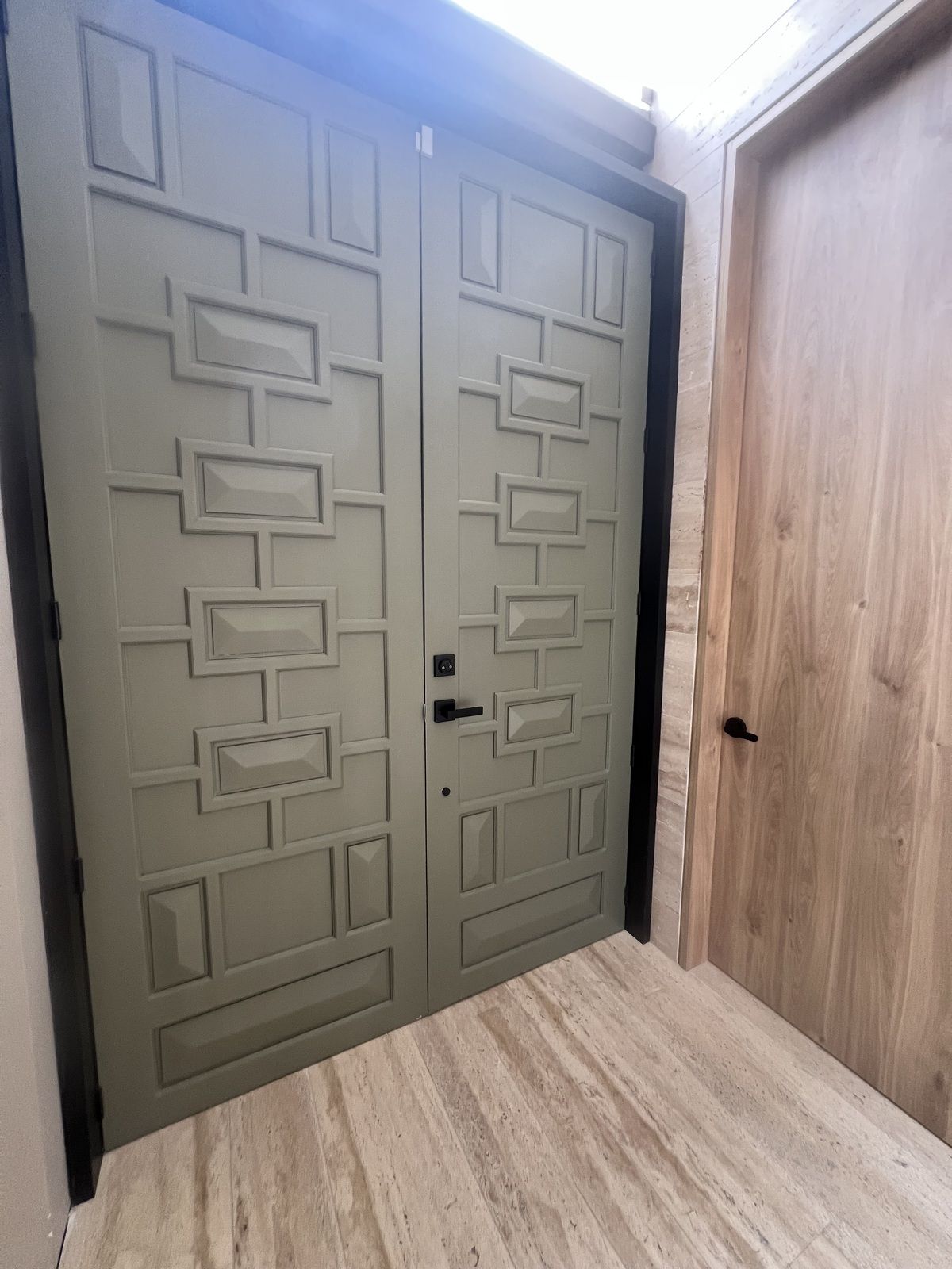 12 de 27: PUERTA PRINCIPAL