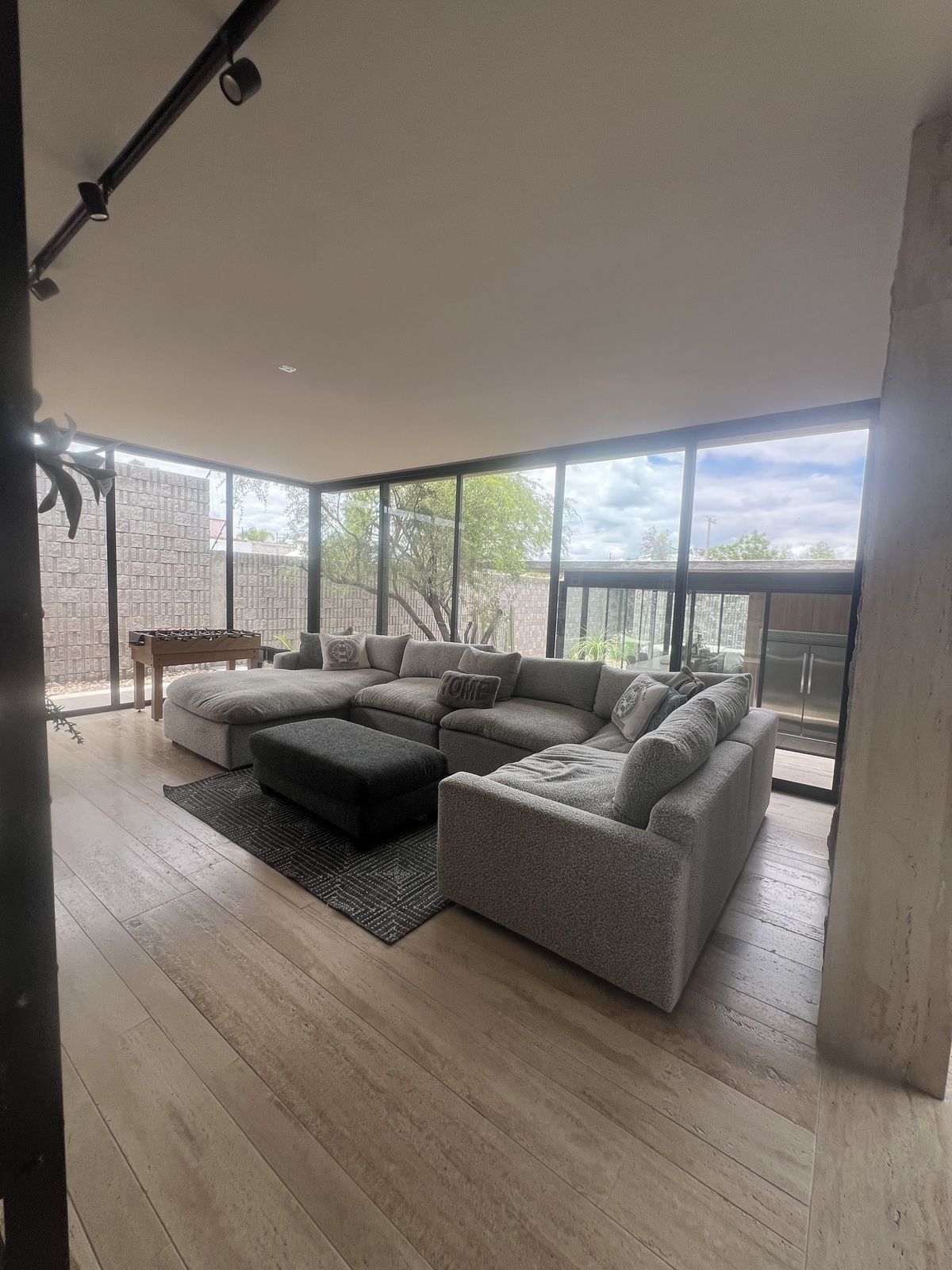 20 de 31: SALA CON VISTA