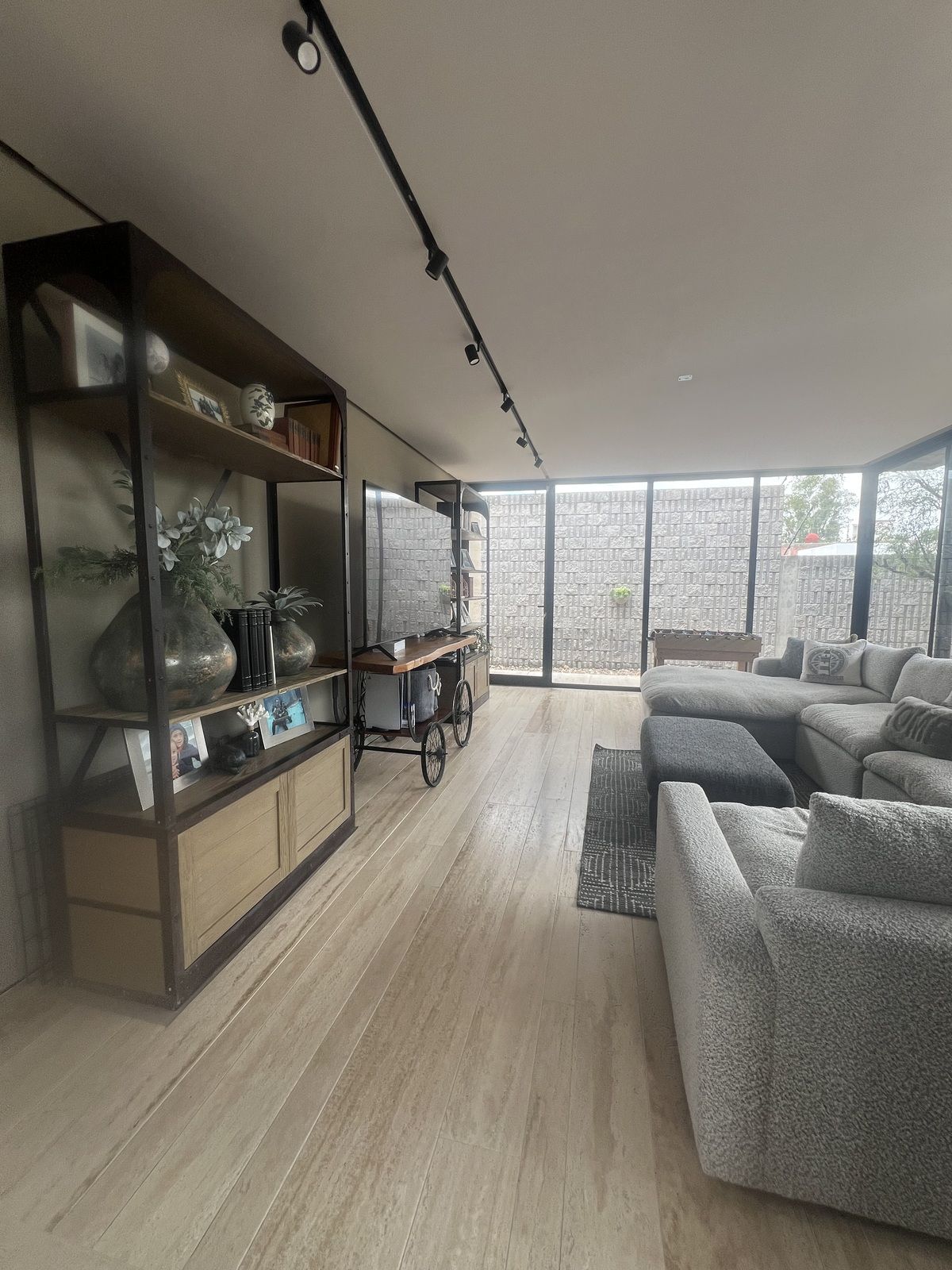 21 de 31: SALA CON VISTA
