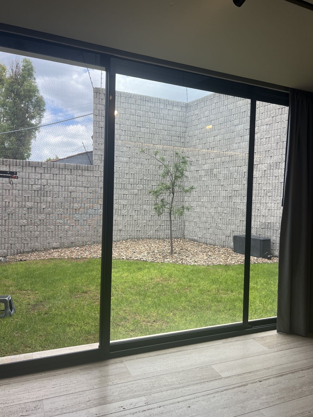 23 de 27: JARDIN PRIVADO DE LA REC. PRINCIPAL