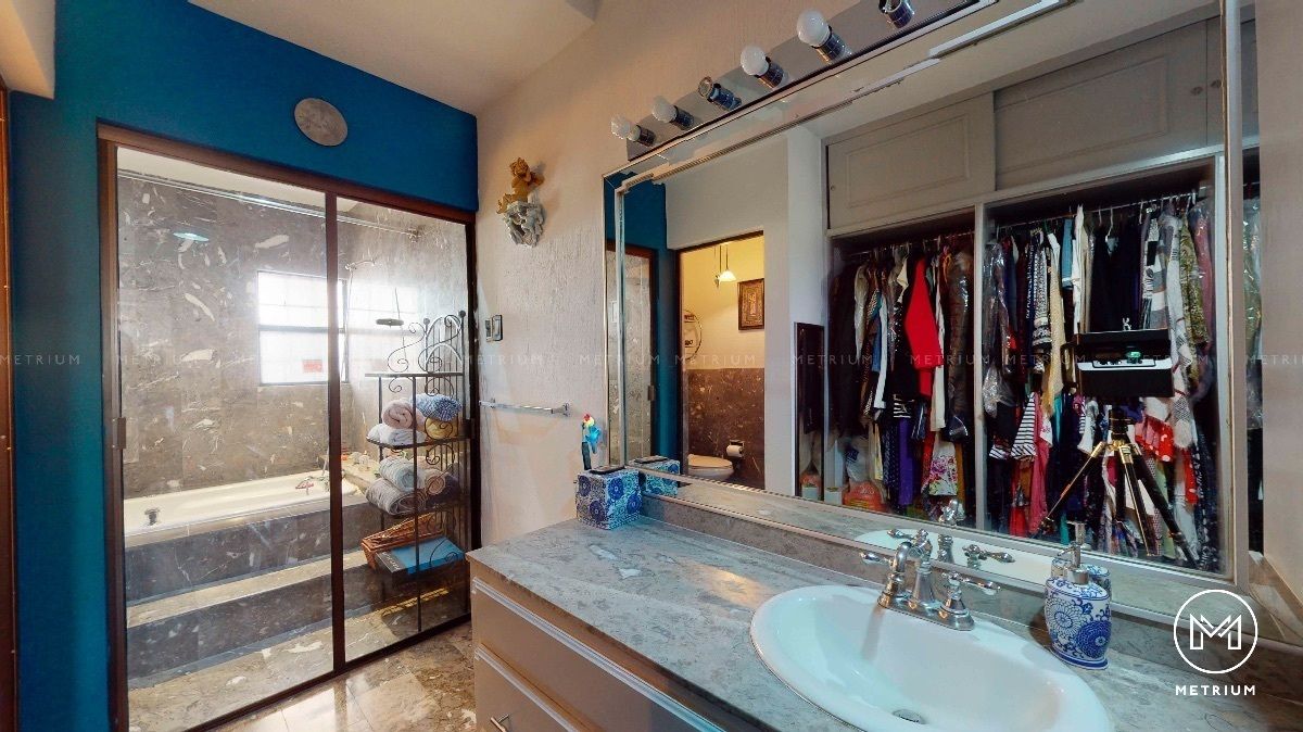 9 de 14: Baño de recamara principal