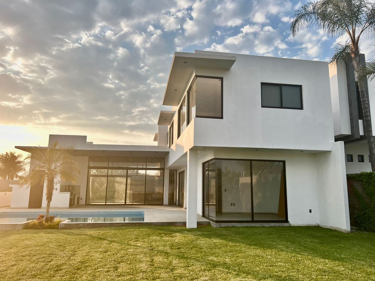 2 of 6: Fachada posterior