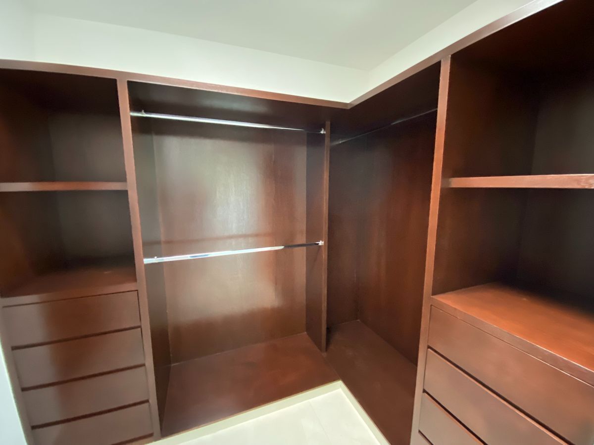 12 de 16: Vestidor recámara dos