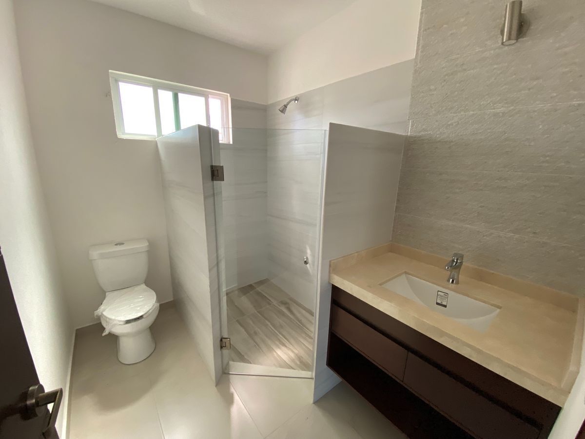 13 de 16: Baño recámara dos