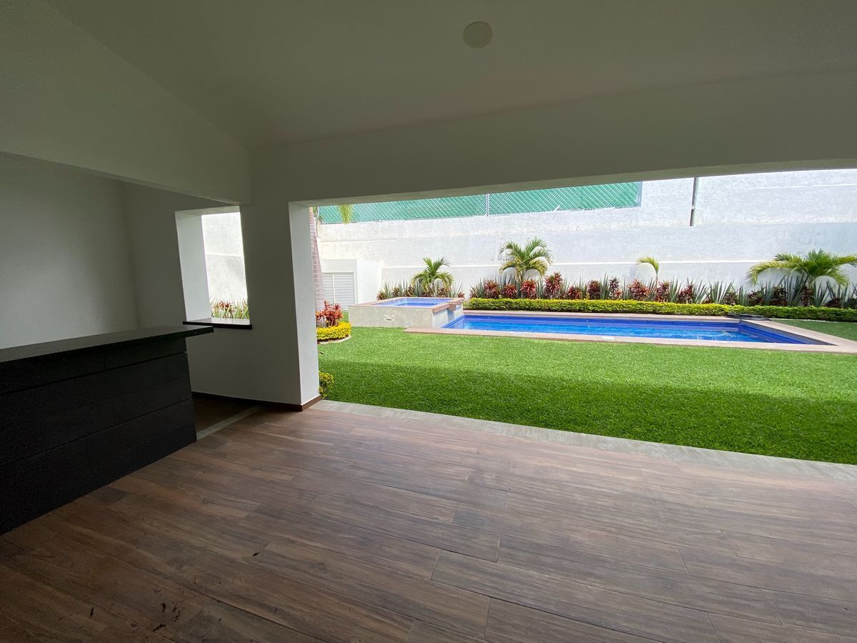 16 de 16: Terraza y alberca