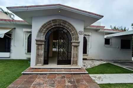 INVERSIONISTAS Venta Hermosa Casa en Parques Sumiya, Morelos