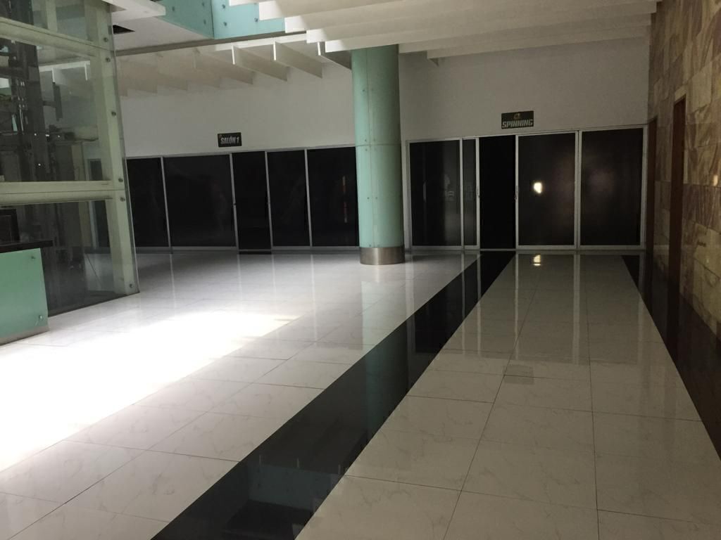 1 de 17: Espacios en edificio corporativo