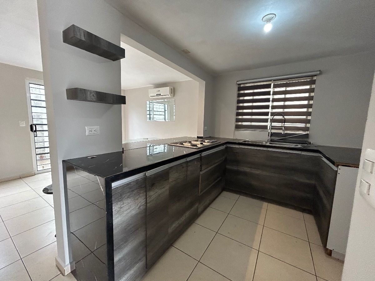 Casa en VENTA, Paseo Amberes Sec. Aleman, Guadalupe, .