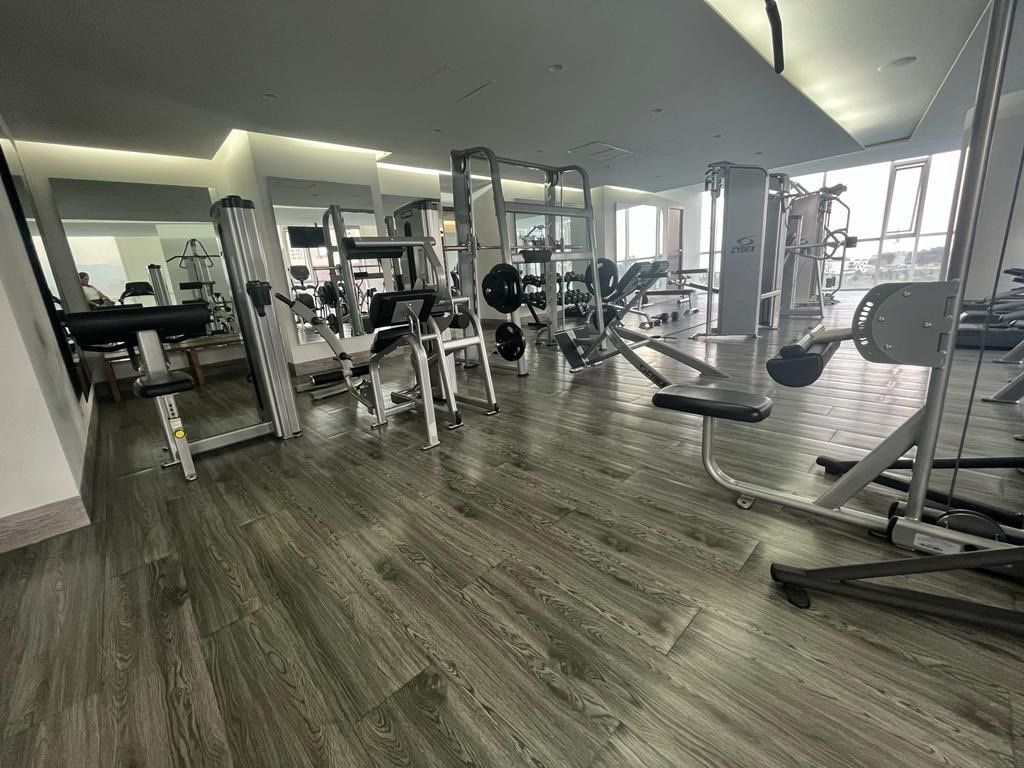11 de 13: Gimnasio equipado