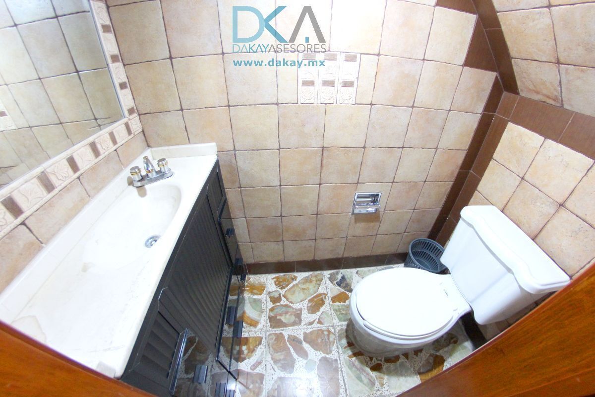 4 de 25: Medio baño estancia