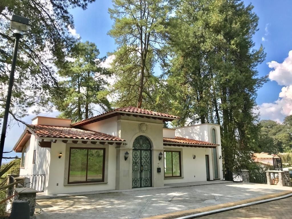 1 de 28: Fachada Principal 