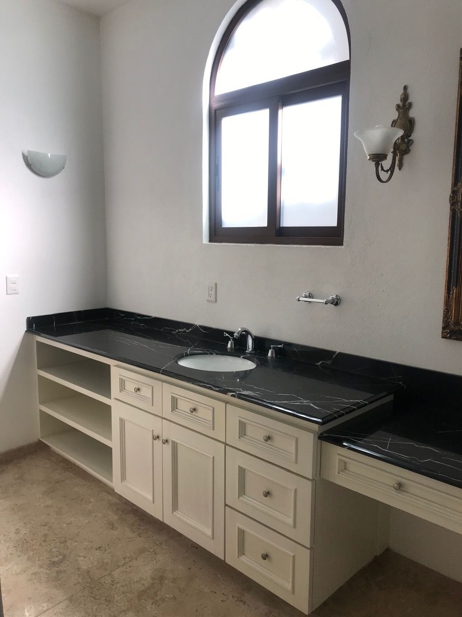 10 de 28: Lavamanos Dama Cuarto Principal