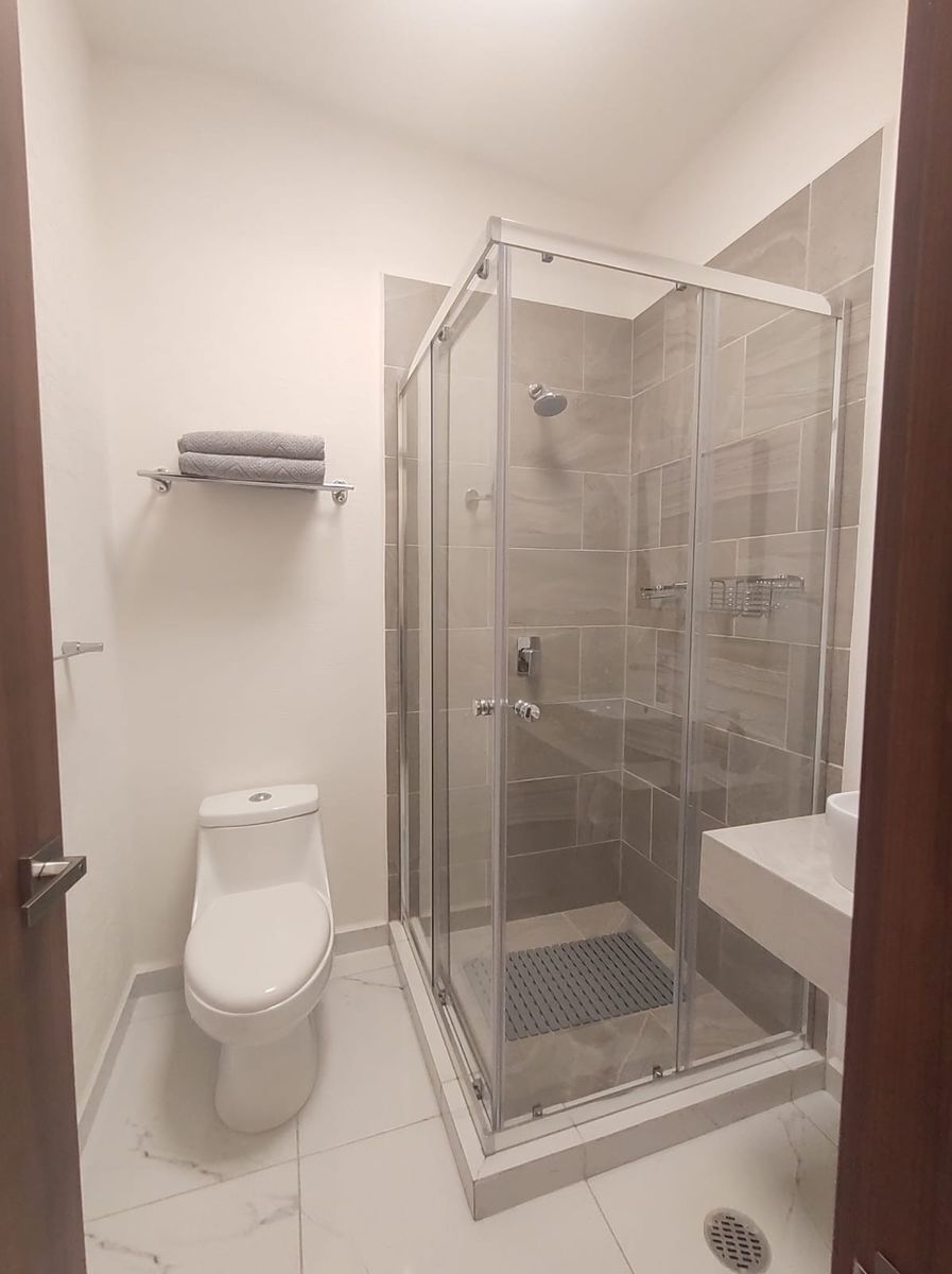 14 de 16: 2 Baños completos