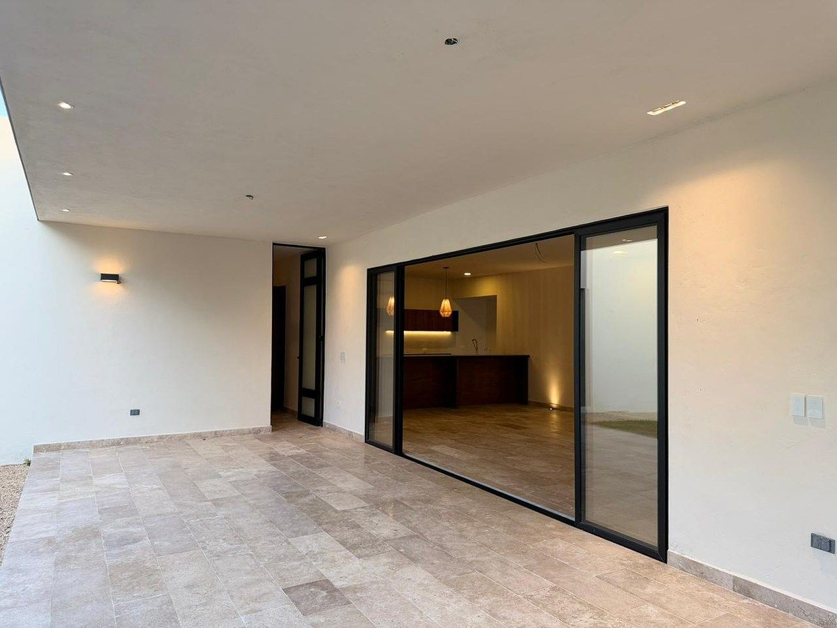 5 of 34: Terraza Techada