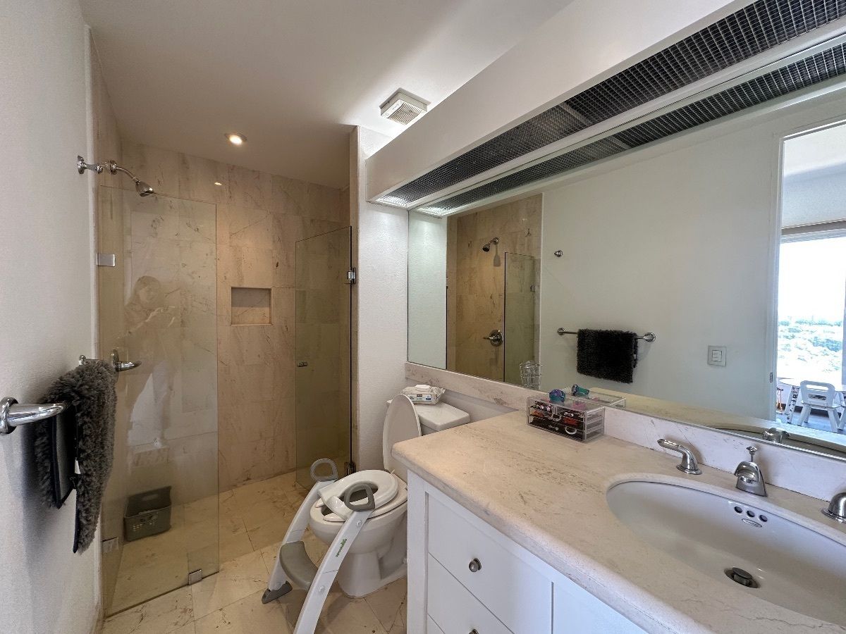 21 de 26: Baño 2