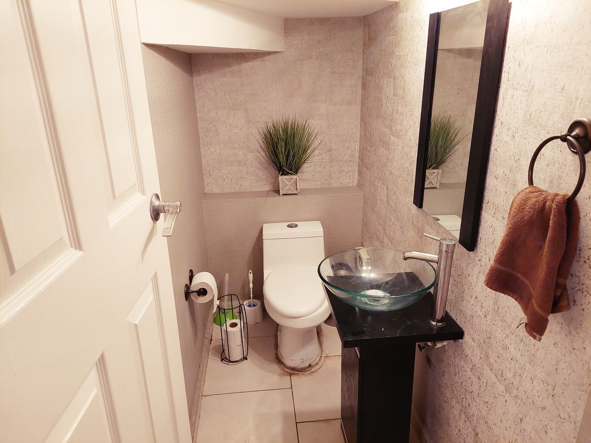 4 de 14: Medio baño