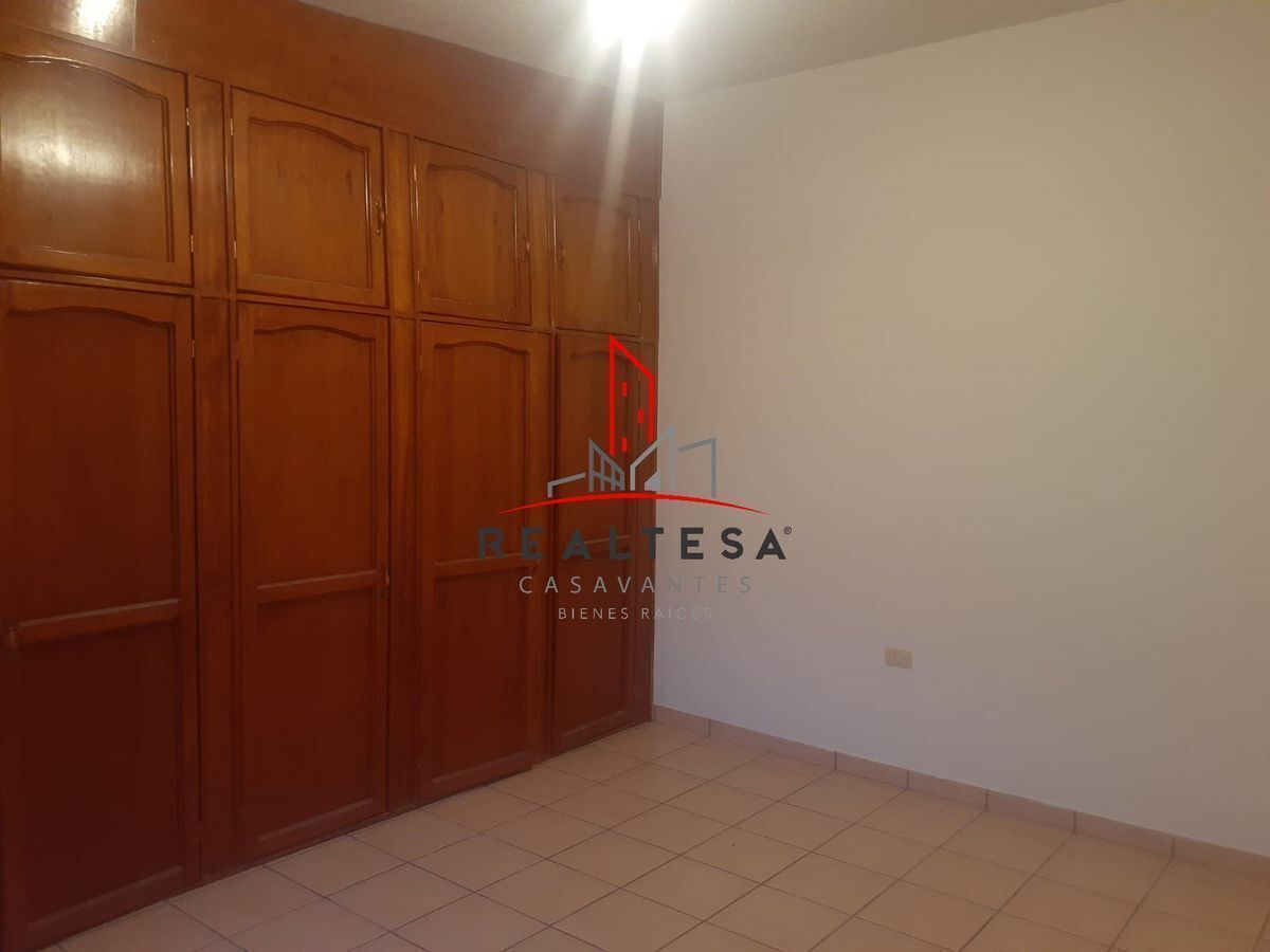 10 de 16: Recamara no. 2 con closet o área de archivo