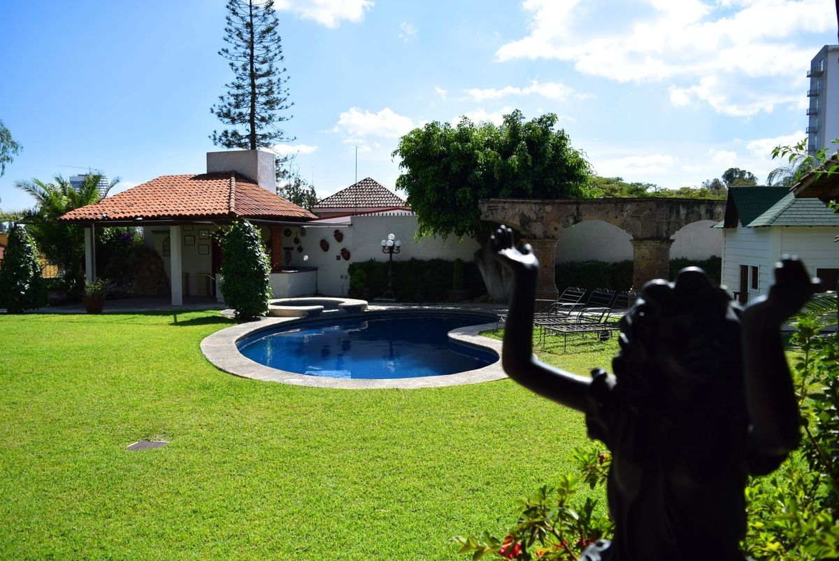 casa de una sola planta colinas de san javier alberca Lujo | EasyBroker