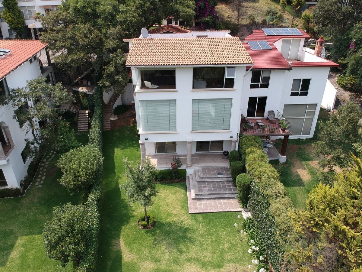 ESPECTACULAR CASA EN VENTA. VISTA AL BOSQUE DE TARANGO. EasyBroker