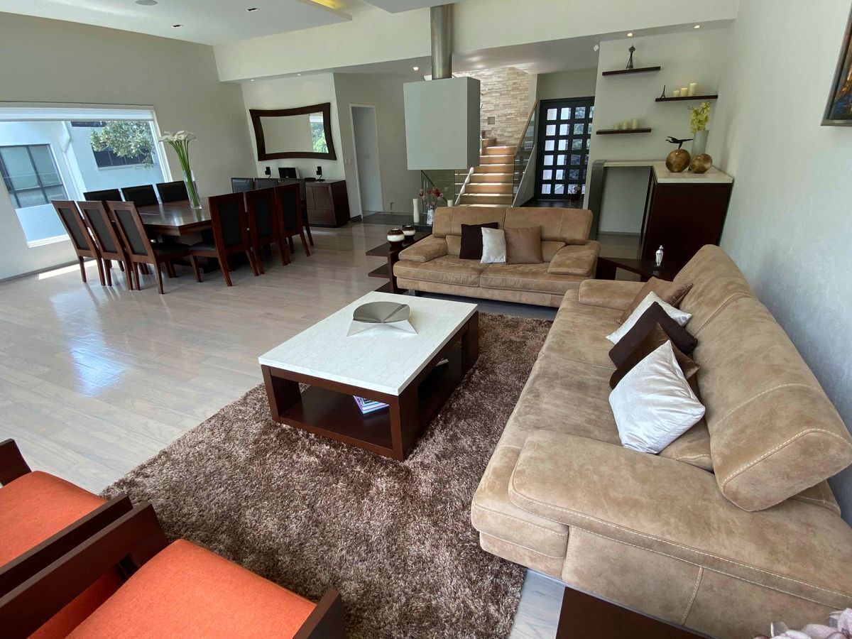 ESPECTACULAR CASA EN VENTA. VISTA AL BOSQUE DE TARANGO. EasyBroker