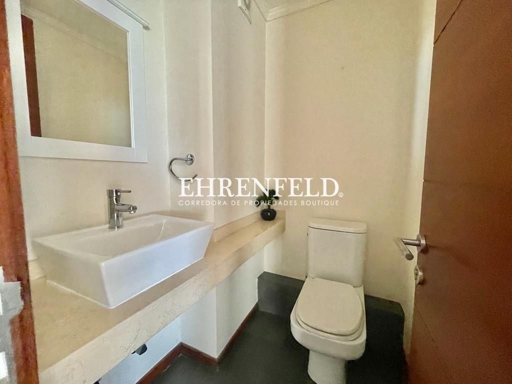 10 de 36: Baño visitas.