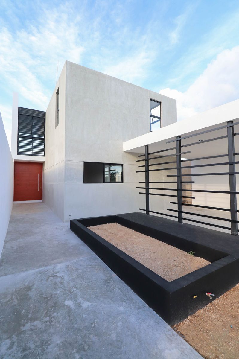 2 of 16: FACHADA