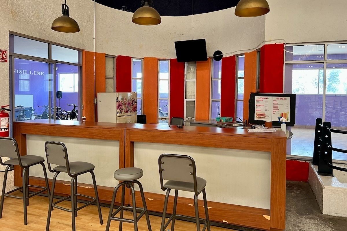 22 de 40: Cafetería