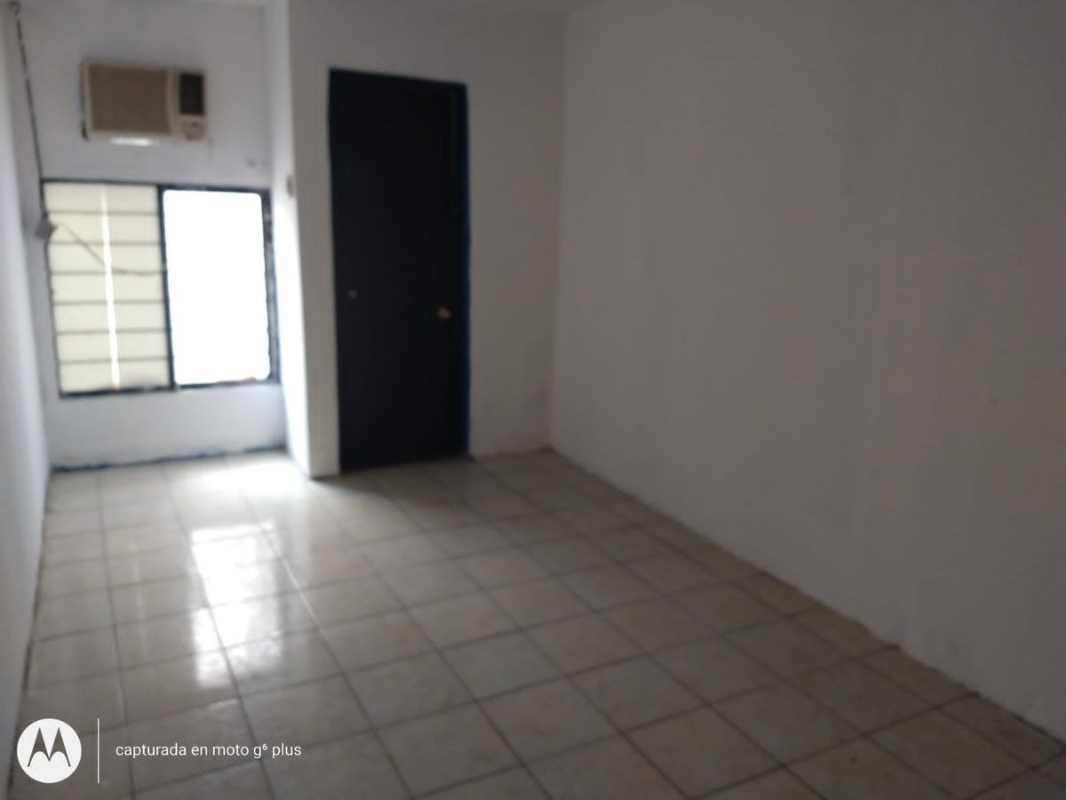 4 de 9: Recamara planta baja con baño completo 