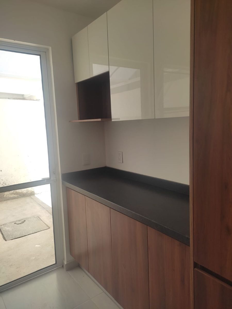 5 of 21: Otra Parte de la cocina