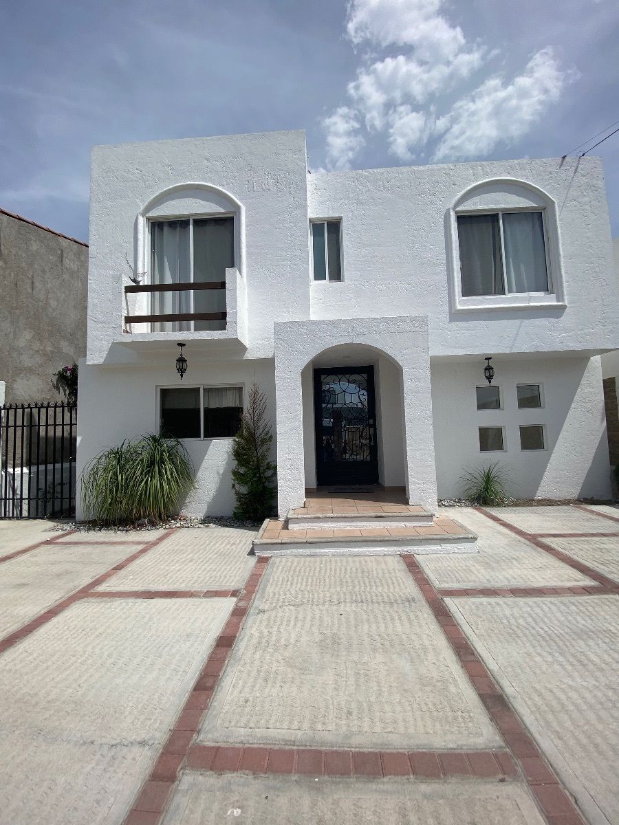 Casa en Renta semiamueblada en juriquilla
