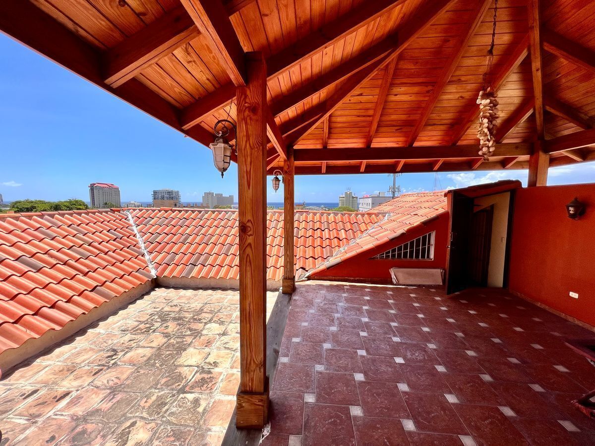 2 de 12: Terraza en 2ndo nivel