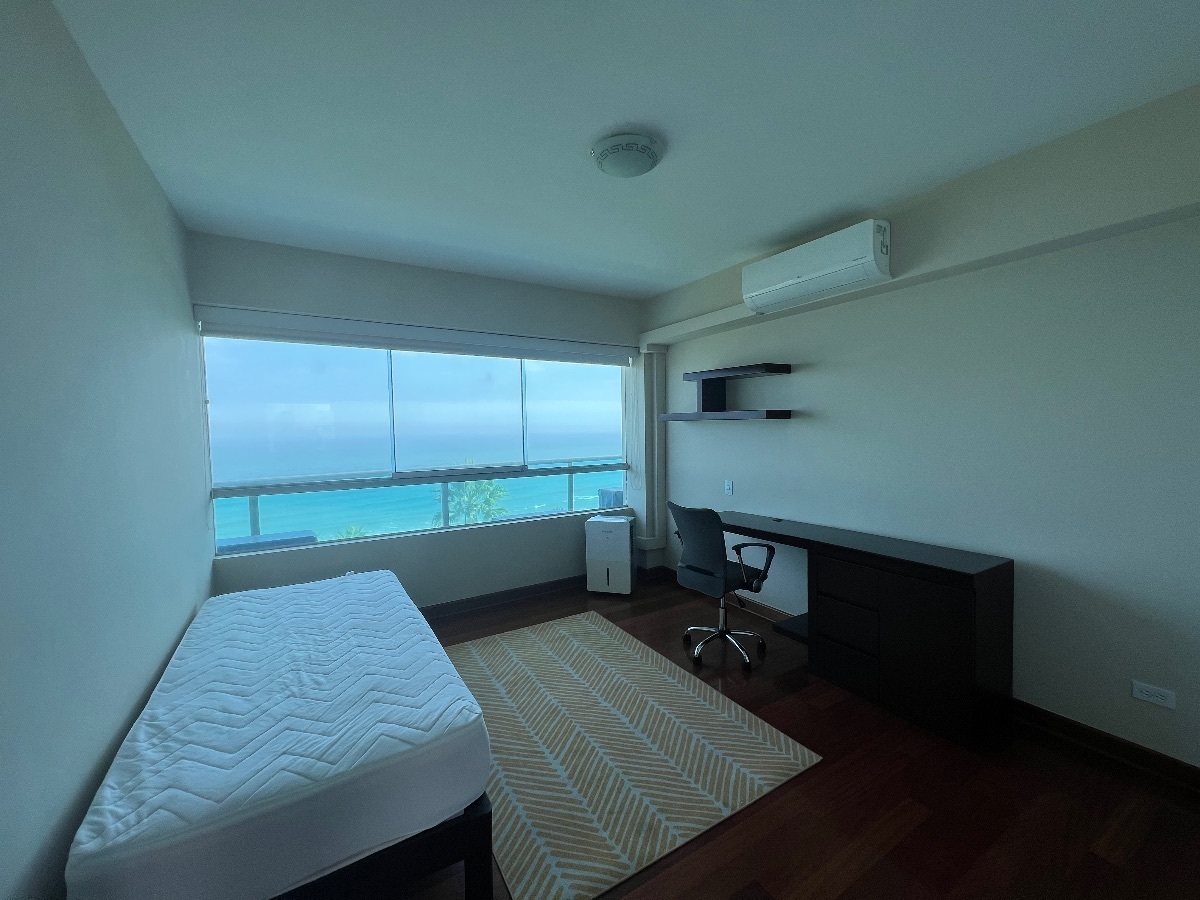 11 de 18: Tercer dormitorio con vista al mar y Aire acondicionado
