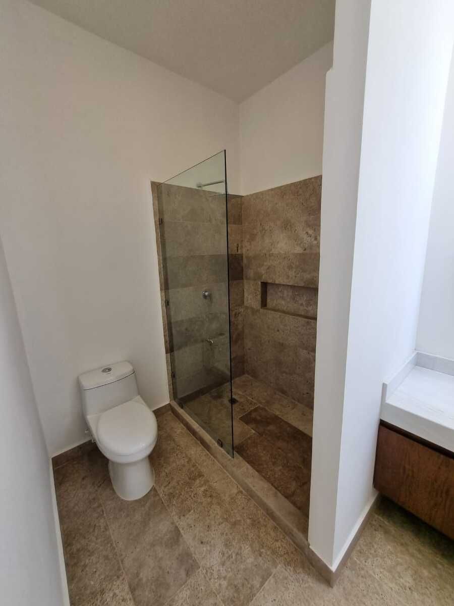 18 of 22: Baño