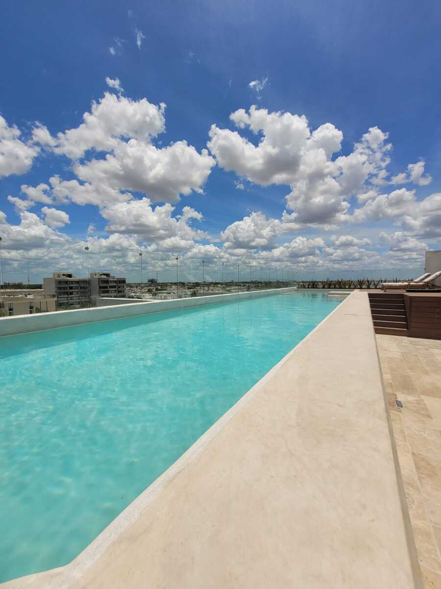 13 of 17: Alberca Rooftop