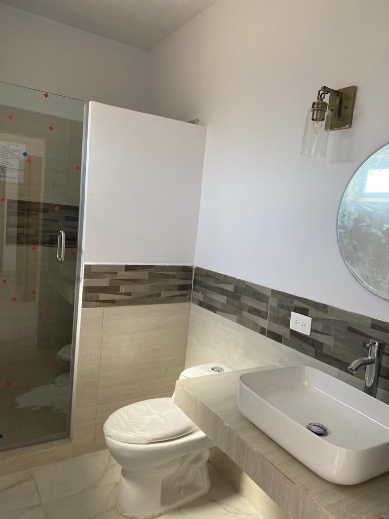 2 de 14: Baño Recámara Principal (Planta Baja).