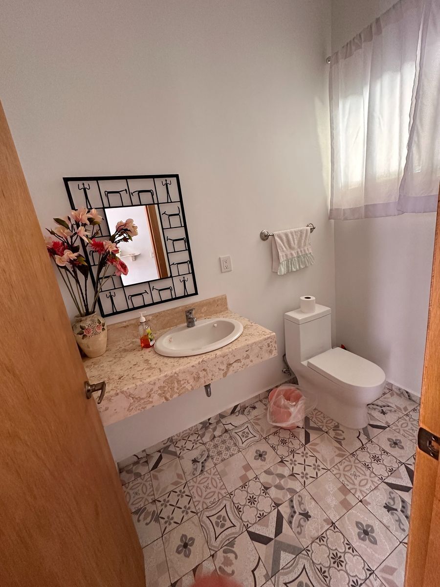 8 de 45: MEDIO BAÑO 