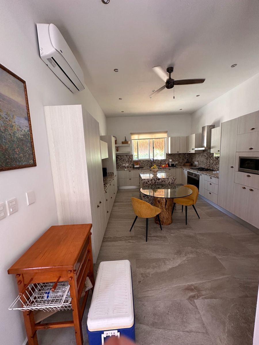 9 de 45: COCINA EQUIPADA COMEDOR 