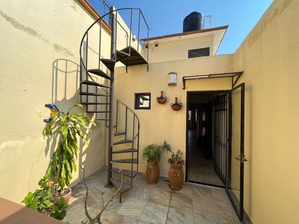 24 of 29: Terraza