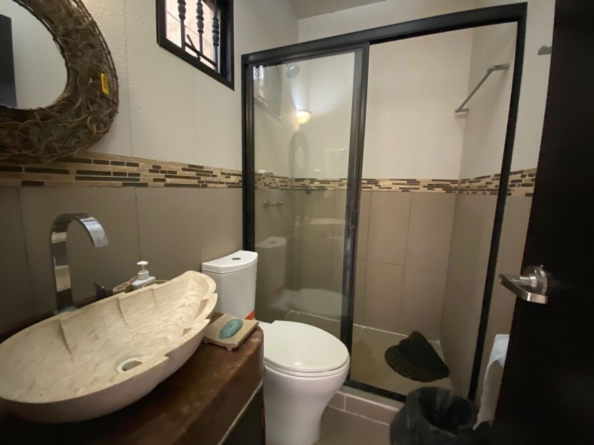 23 of 29: Baño completo