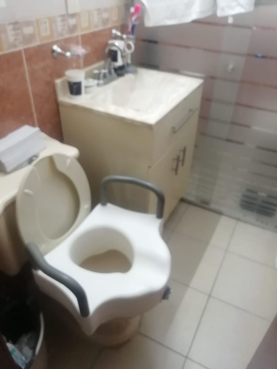 7 de 16: BAÑO PLANTA BAJA