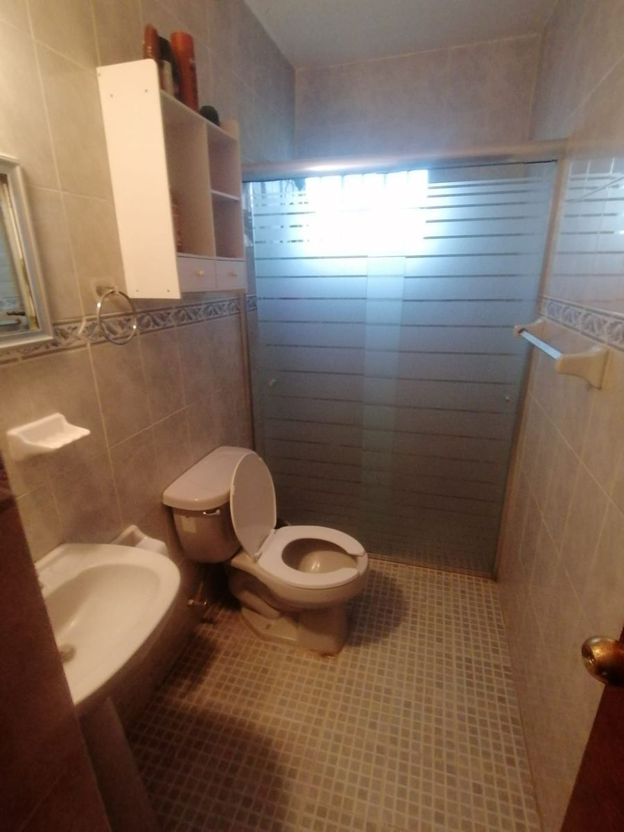 6 de 16: BAÑO PLANTA ALTA