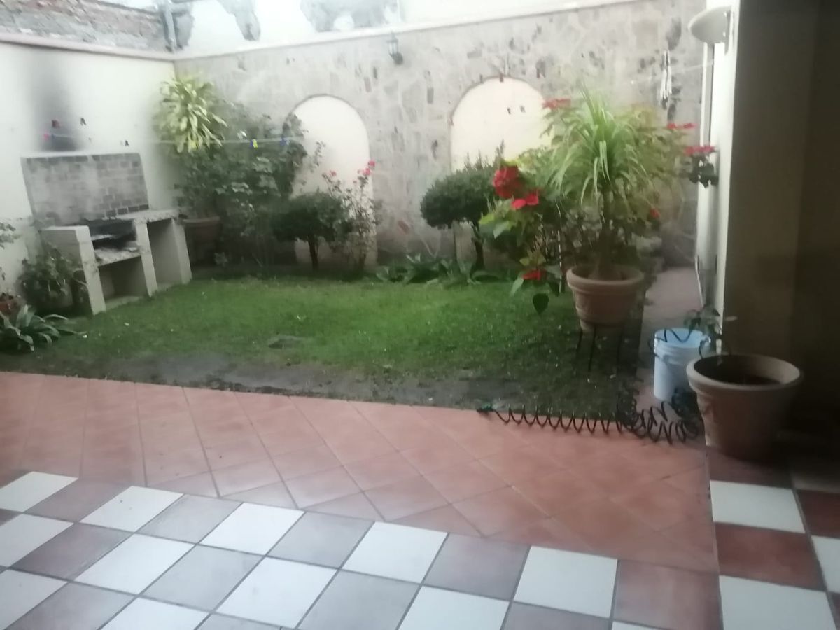 14 de 16: TERRAZA, JARDIN