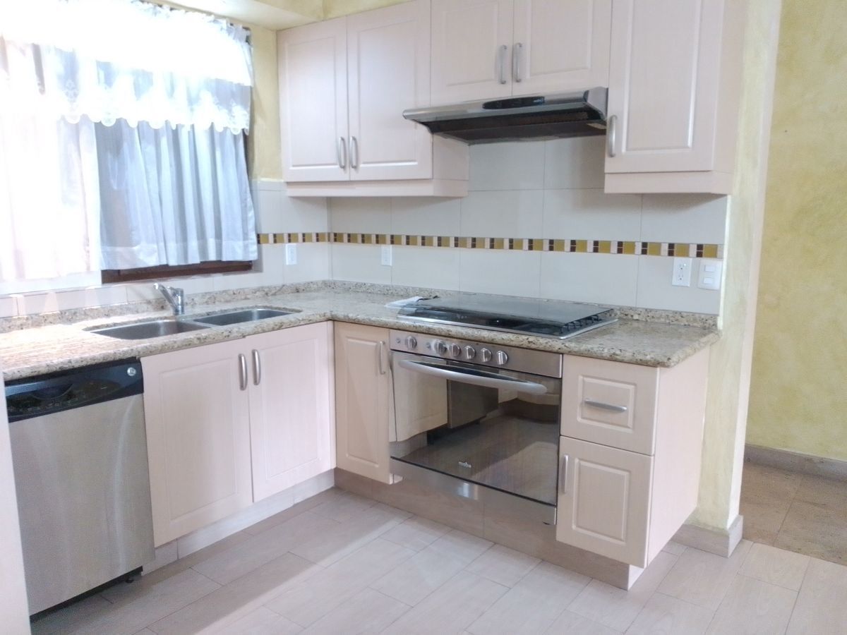 4 de 39: Cocina del condominio.