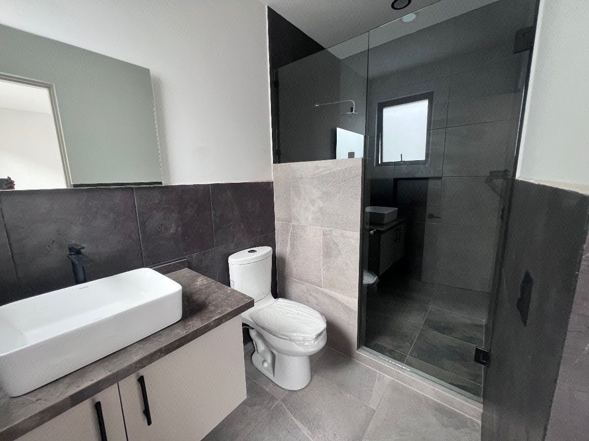 Baño de recámara 
Secuandaria, foto 24 de 42