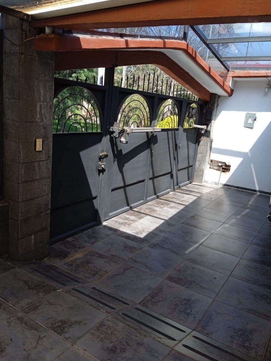 33 de 37: Portón automatizado