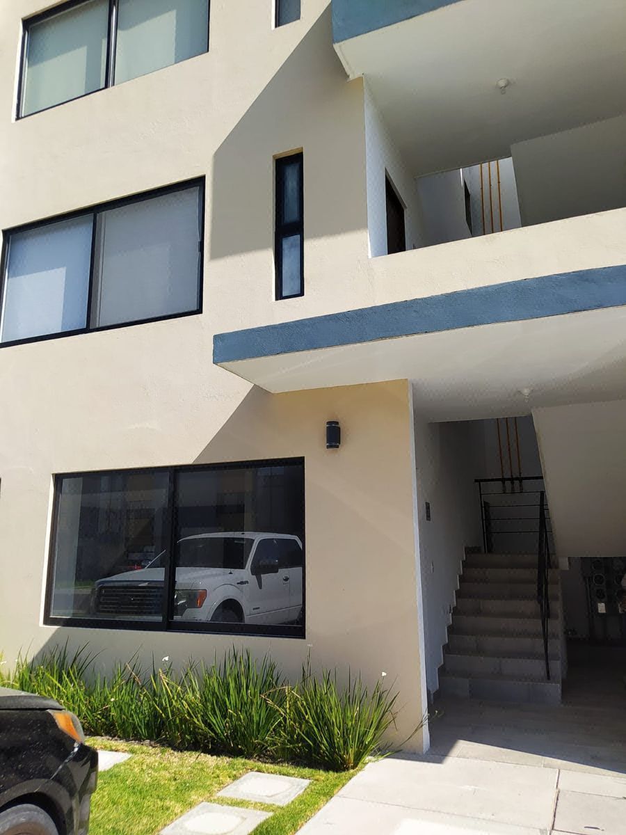 Departamento en Venta en Fracc Manahal a un Lado de Puerta Real Corregidora