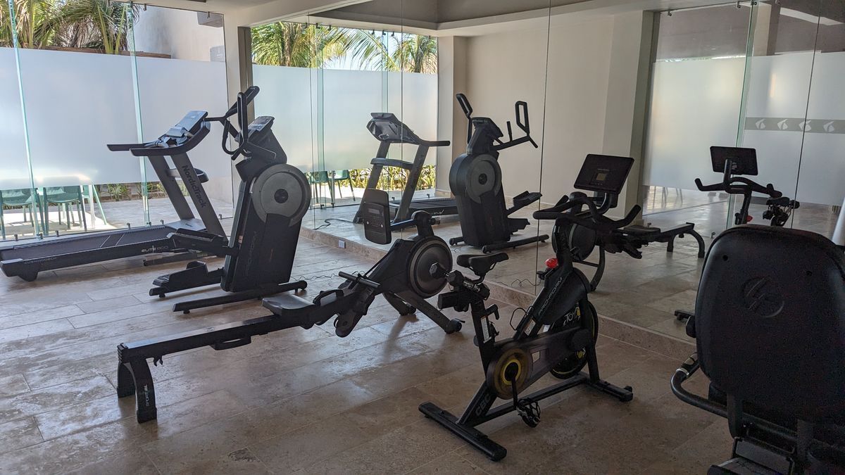 45 de 45: Gimnasio Áreas comunes