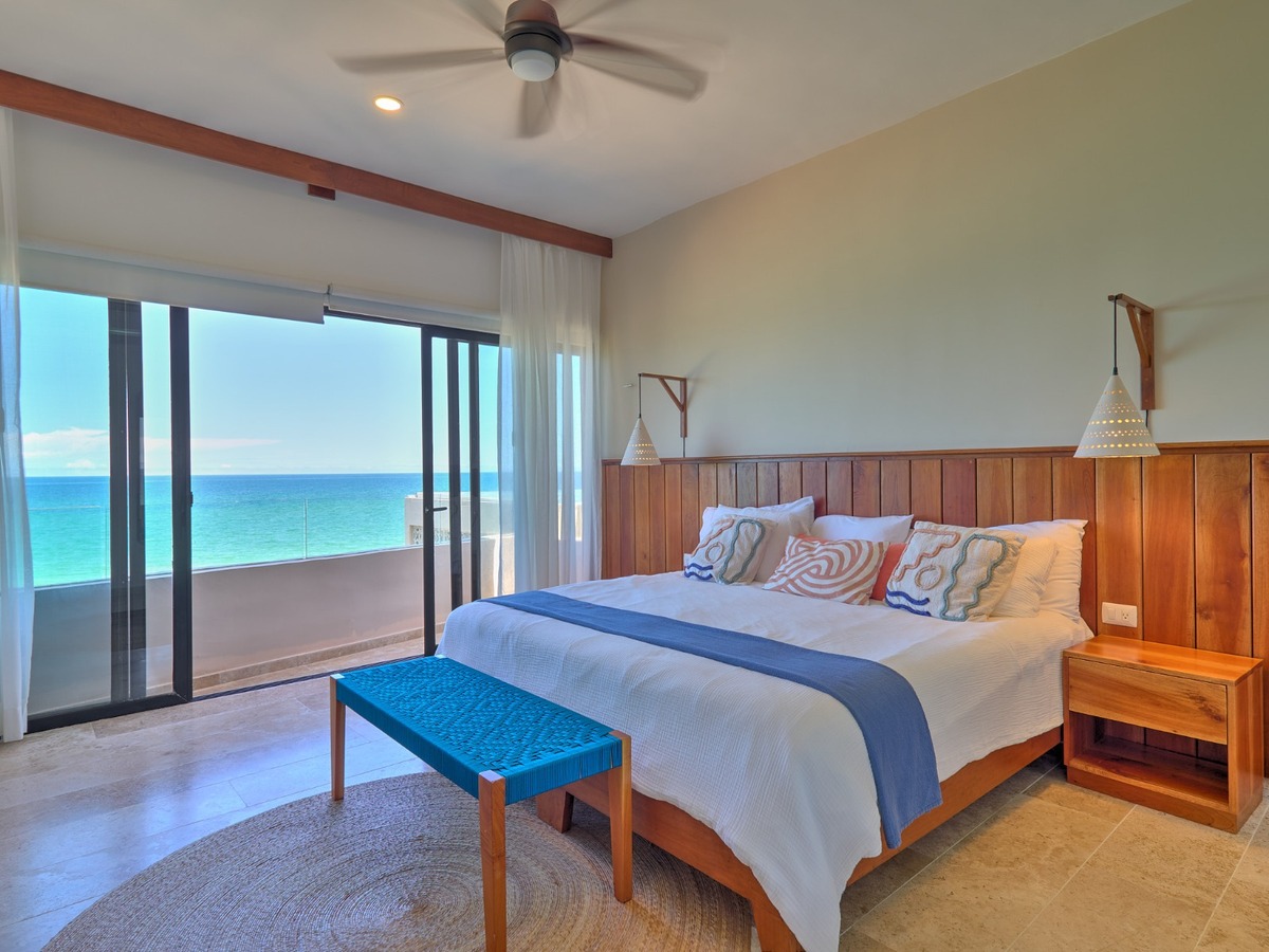 12 de 45: Habitación principal con vista al mar